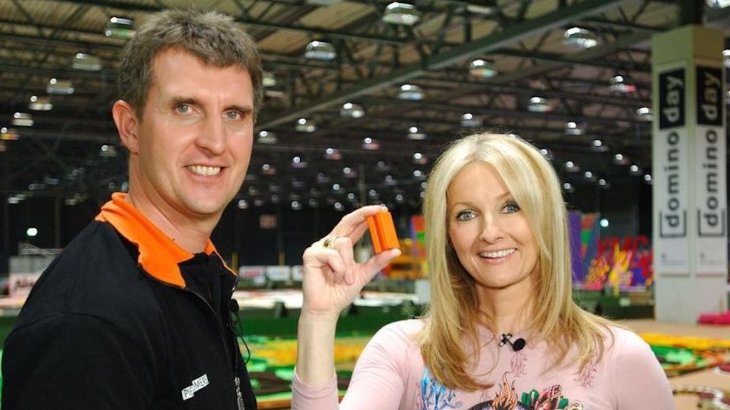 „Domino Day“-Erfinder Robin Paul Weijers mit RTL-Moderatorin Frauke Ludowig beim „Domino Day“ 2007