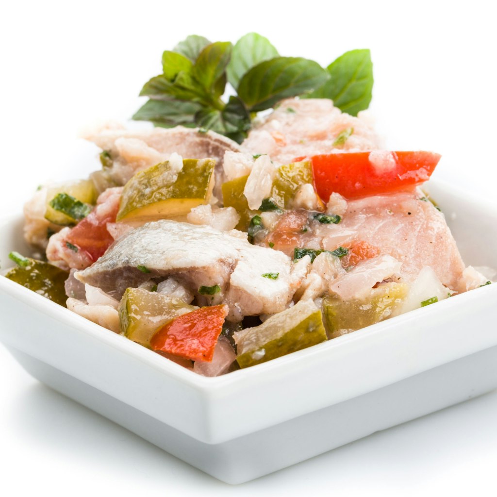 Lecker! Ein Schüsselchen Heringssalat zum Abendbrot ist ein echter Genuss - und das Rezept ist ganz einfach!