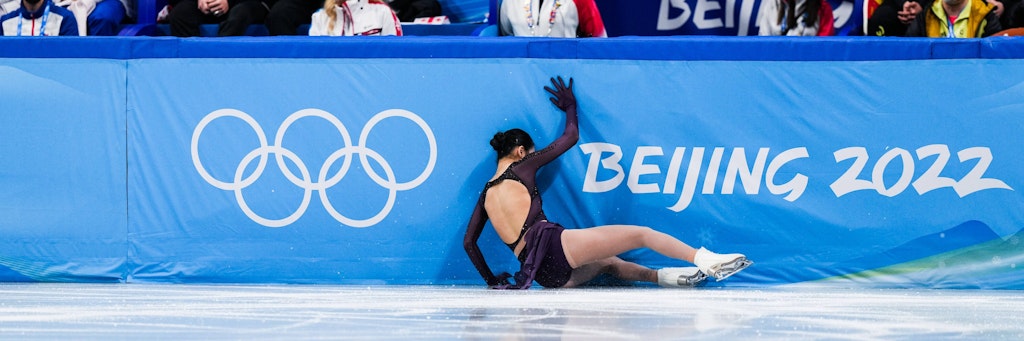 Eiskunstläuferin Zhu Yi stürzte bei Olympia in Peking im Teamwettkampf und musste dafür im Internet viel Spott ertragen – bis China die Beiträge zensierte.