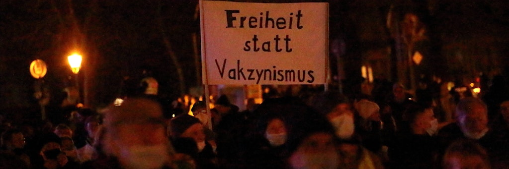 "Spaziergänger" und ihre Forderung nach "Freiheit".