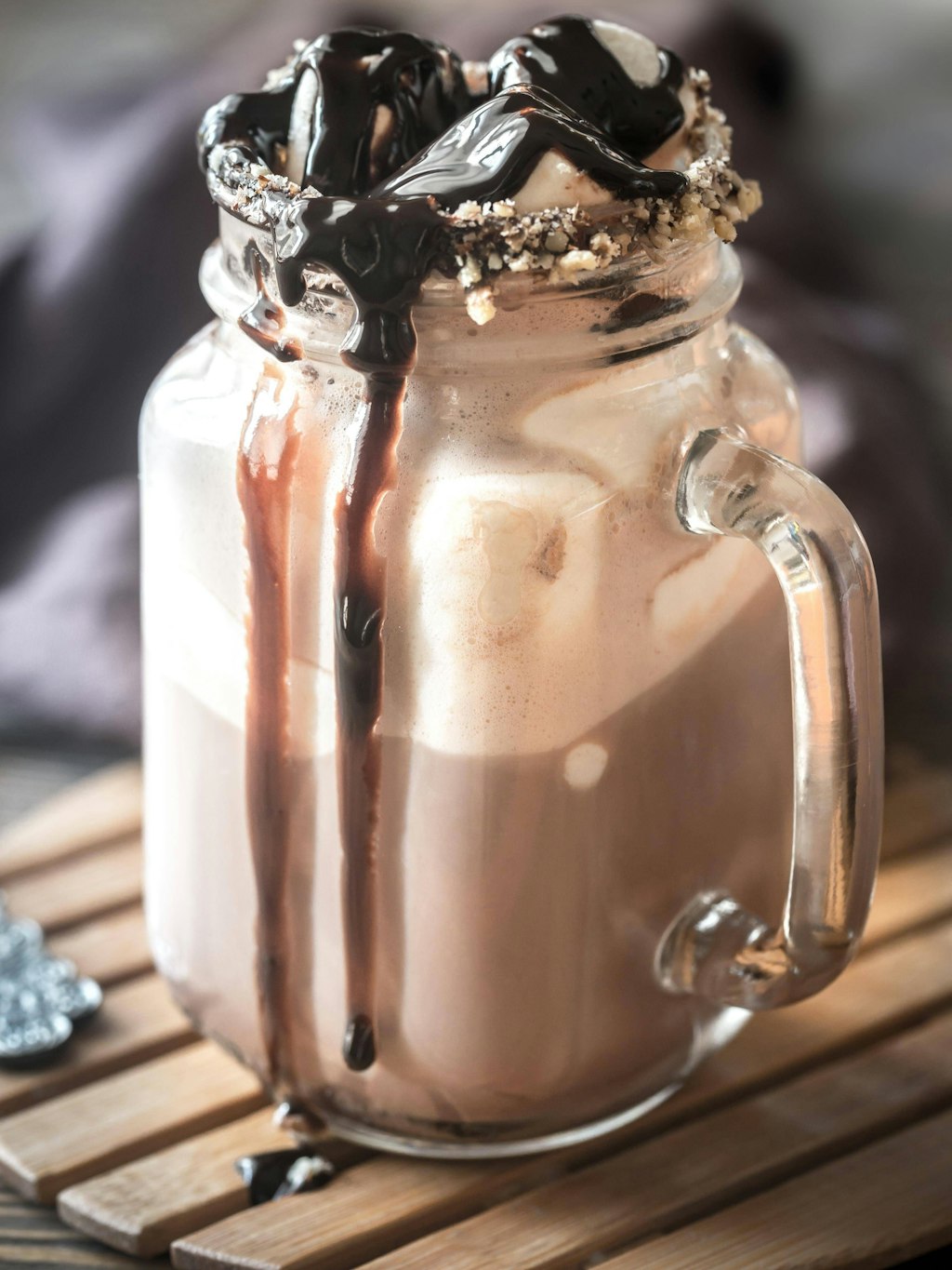 In manchen modernen Kaffee-Getränken verbergen sich unnötige Kalorien.