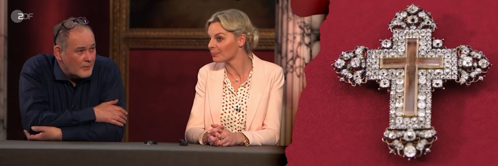 Dieses edle Kreuz kam bei „Bares für Rares“ unter den Hammer - als teuerstes Objekt der Show-Geschichte! Das können auch die Händler Walter „Waldi“ Lehnertz und Susanne Steiger kaum glauben.