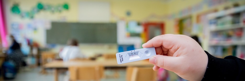 In den Klassenräumen getestet, allerdings ist die Anwesenheitspflicht an Berlins Schulen zurzeit aufgehoben.