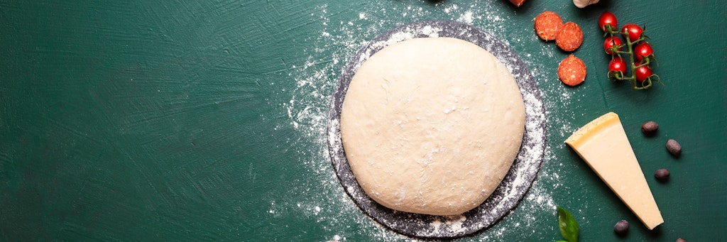 Der Teig muss perfekt sein, damit die Pizza lecker wie beim Italiener wird. Wir haben das passende Rezept für Sie.