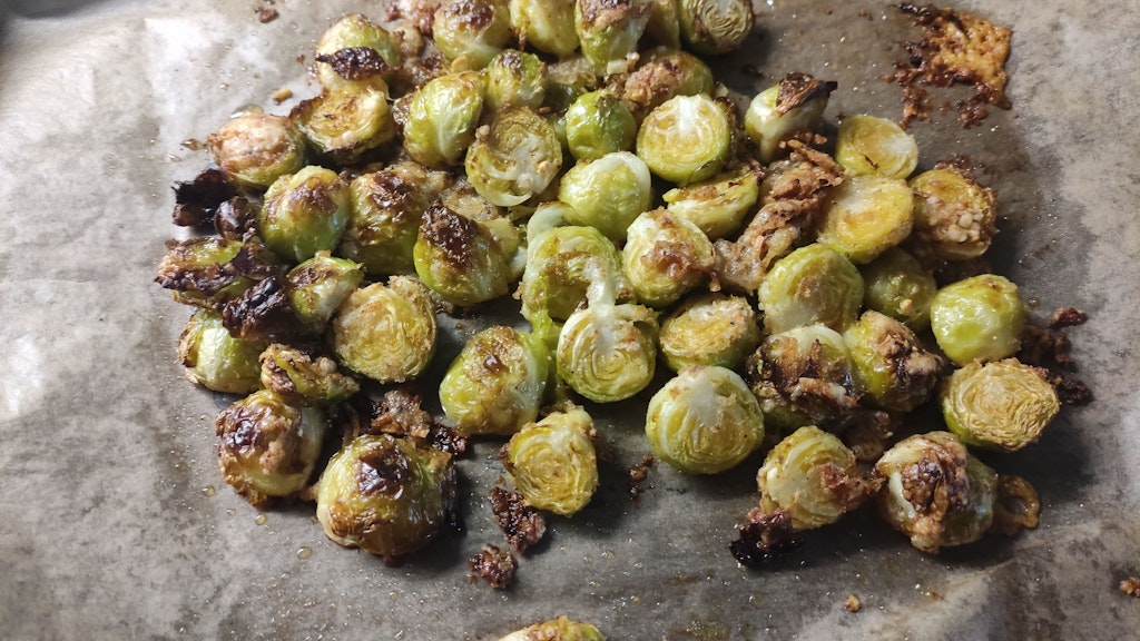 Im Backofen zubereitet entfaltet Rosenkohl ein ganz besonderes Aroma.