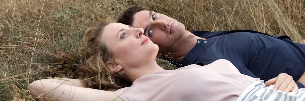 Maren Eggert als Alma und Dan Stevens als Tom in einer Szene des Films „Ich bin dein Mensch“. Die deutsche Tragikomödie hat es nicht in die Oscar-Endrunde geschafft.