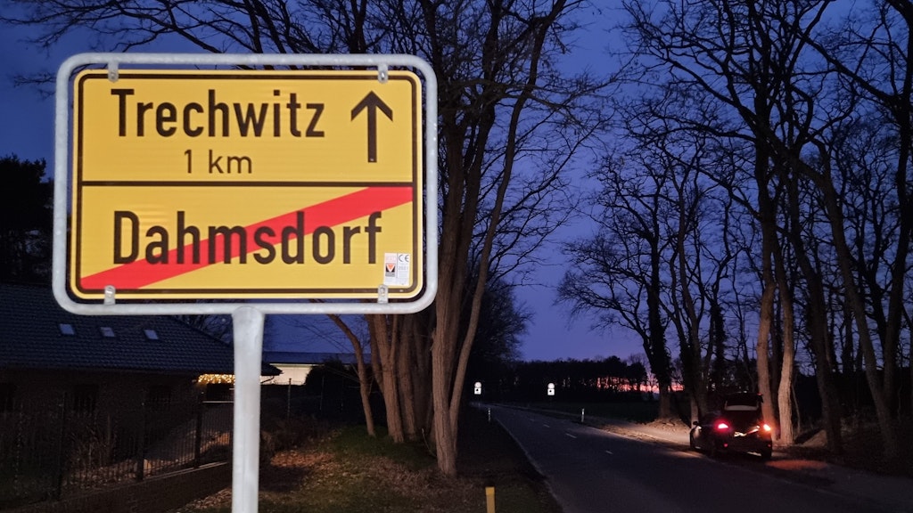 Auch am Ortsausgang von Damsdorf ist der Ortsname falsch geschrieben.