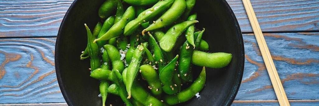 Edamame sind reich an Eiweiß, Omega-3-Fettsäuren und Vitaminen.