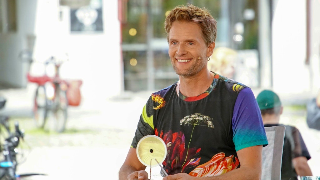 Seine „Goldene CD“ schenkte DSDS-Juror Toby Gad Emine Knapczyk.