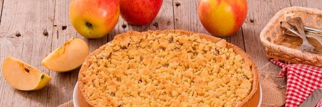 Do you like crumb cake? Then you will especially like apple mousse cake.