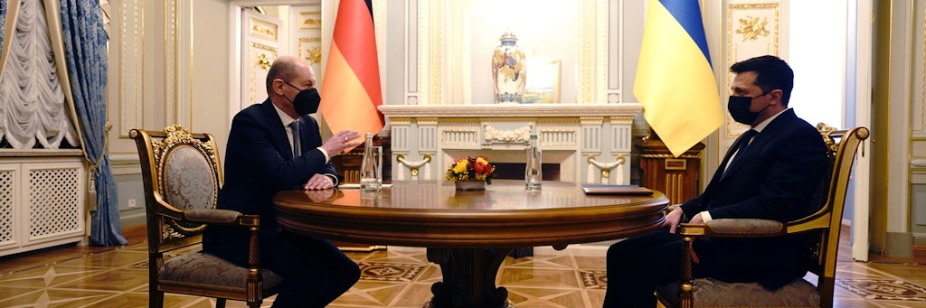 Bundeskanzler Olaf Scholz und Präsident Wolodymyr Selenskyj in dessen offizieller Residenz, dem Kiewer Marienpalast.