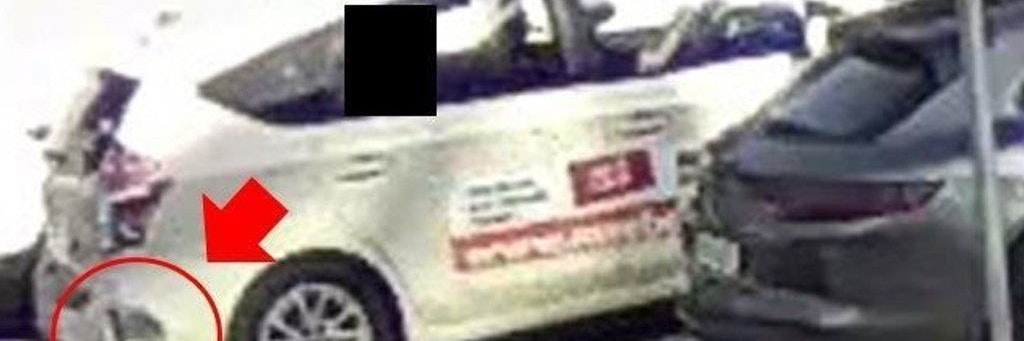 Die Kriminalpolizei suchet mit diesem Bild aus einer Überwachungskamera nach einem Zeugen, dem Taxifahrer, der die beiden Männer und den großen Rollkoffer zum S-Bahnhof Südkreuz fuhr. Das Taxi hatte hinten rechts einen kleinen Unfallschaden.