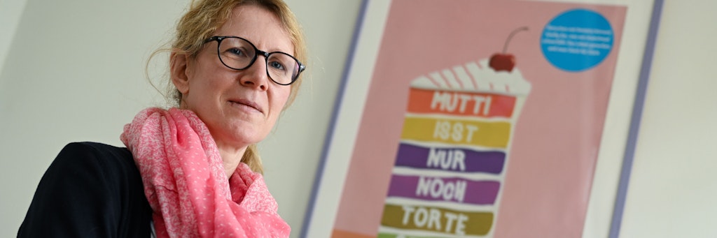 Mitarbeiterin Tanja Dubas im „StattHaus“, einem Betreuungs- und Beratungszentrum für Demenzkranke. In der Einrichtung melden sich zunehmend jüngere Betroffene und deren Angehörige.