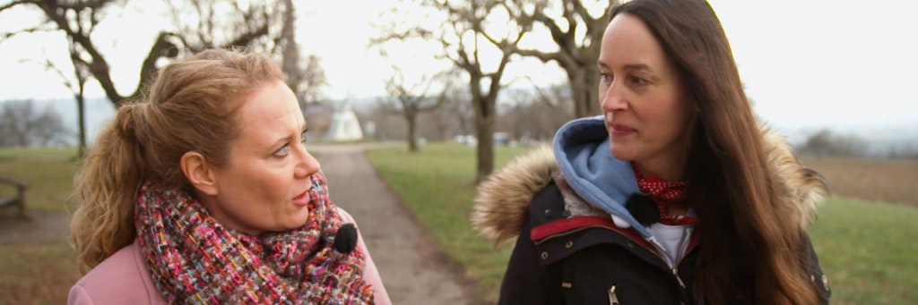 Die neue „Vermisst“-Moderatorin Kathrin Degen (l.) mit Manuela, die ihre Halbgeschwister sucht.