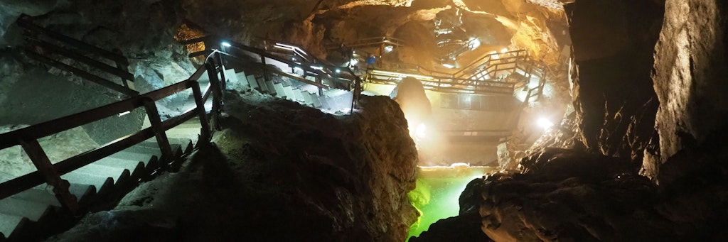 Innenansicht der Lamprechtshöhle. In der Lamprechtshöhle in Österreich sitzen drei Höhlenforscher aus Polen fest.