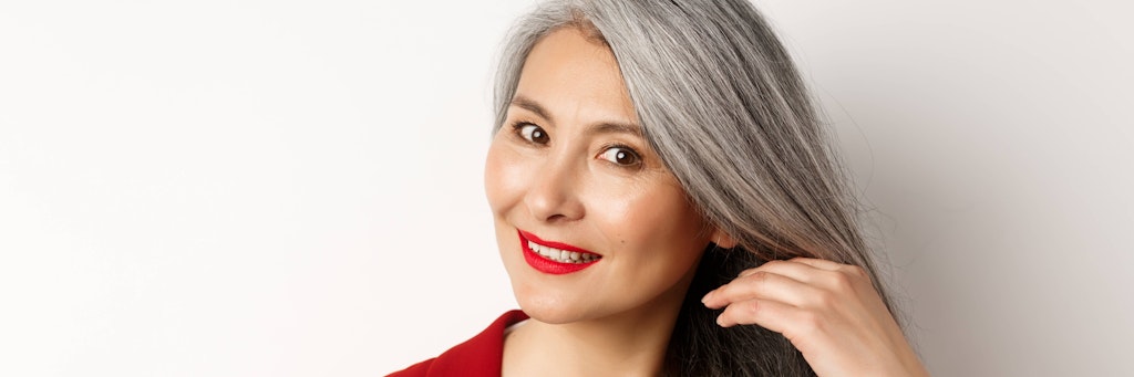 Keine Lust mehr auf Nachfärben? Kein Problem, graue Haare sind schön – und Trend!