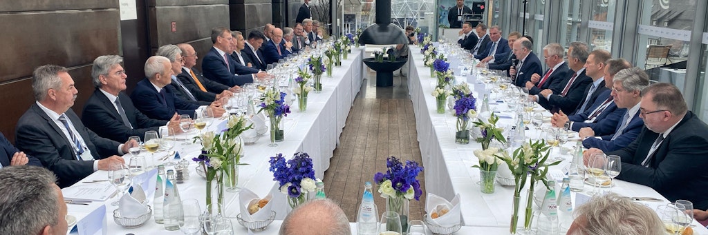 Reine Männerrunde: Spitzen der deutschen Wirtschaft versammeln sich im Hotel Bayerischer Hof am Rande der Münchner Sicherheitskonferenz zu einem CEO-Lunch.