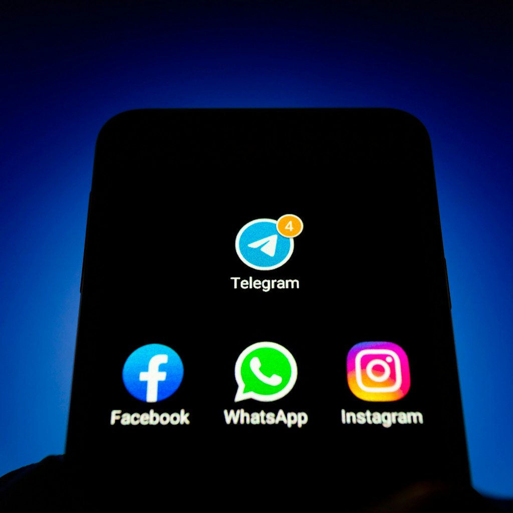 Der Schönheitsdruck bei Social Media ist vor allem für junge Menschen oft ein großes Problem.