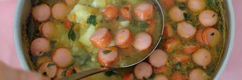 Delicious sausage cuts and cuts into vegetable soup perfectly. Be sure to try the recipe!