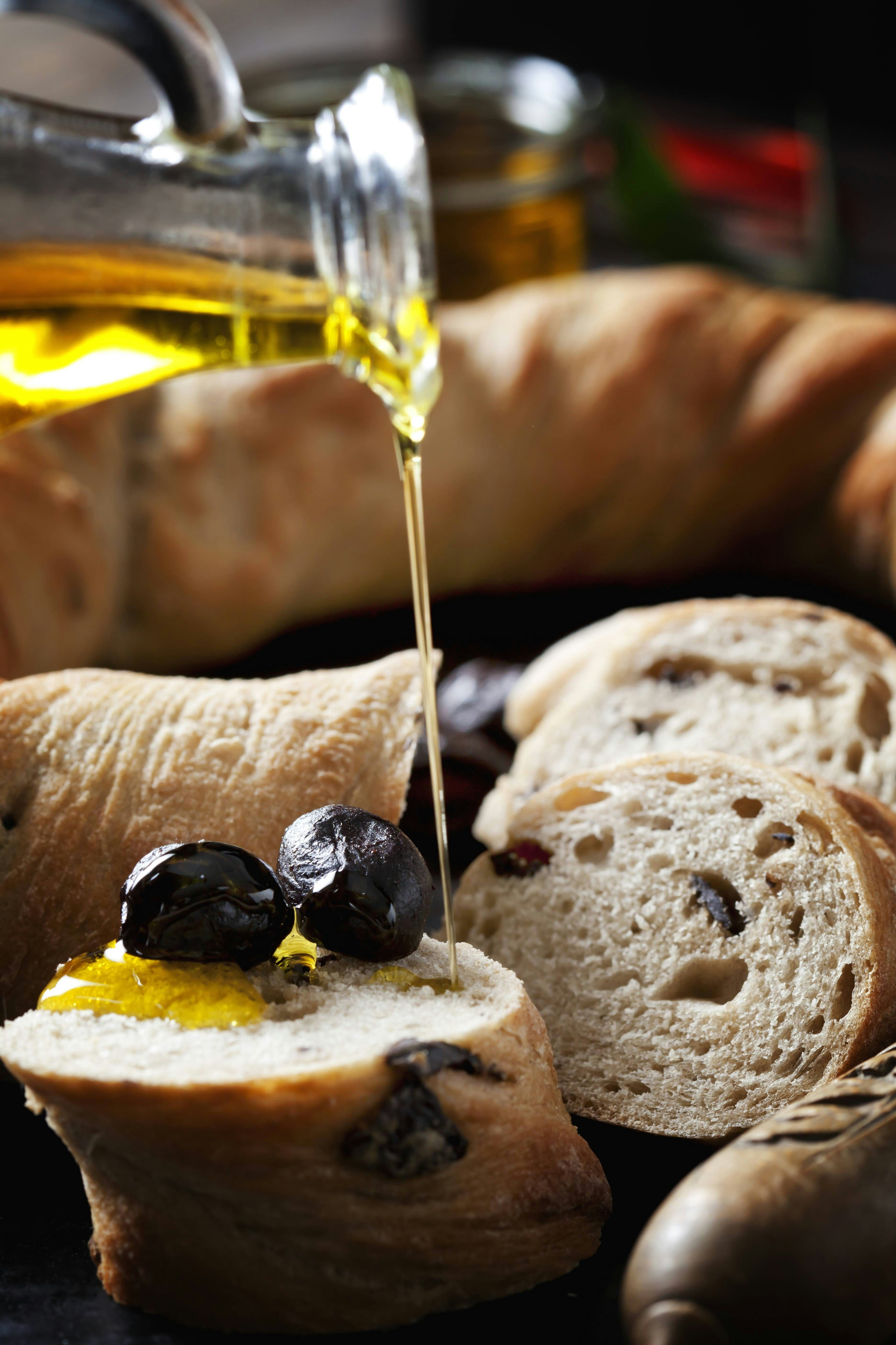 Genialeres Olivenbrot haben Sie nie gegessen: Mit diesem Rezept backen ...