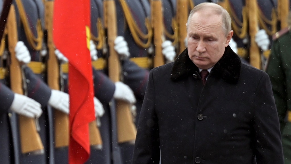 Am Tag des Vaterlandsverteidigers legte Kremlchef Wladimir Putin am Grab des unbekannten Soldaten einen Kranz ab.
