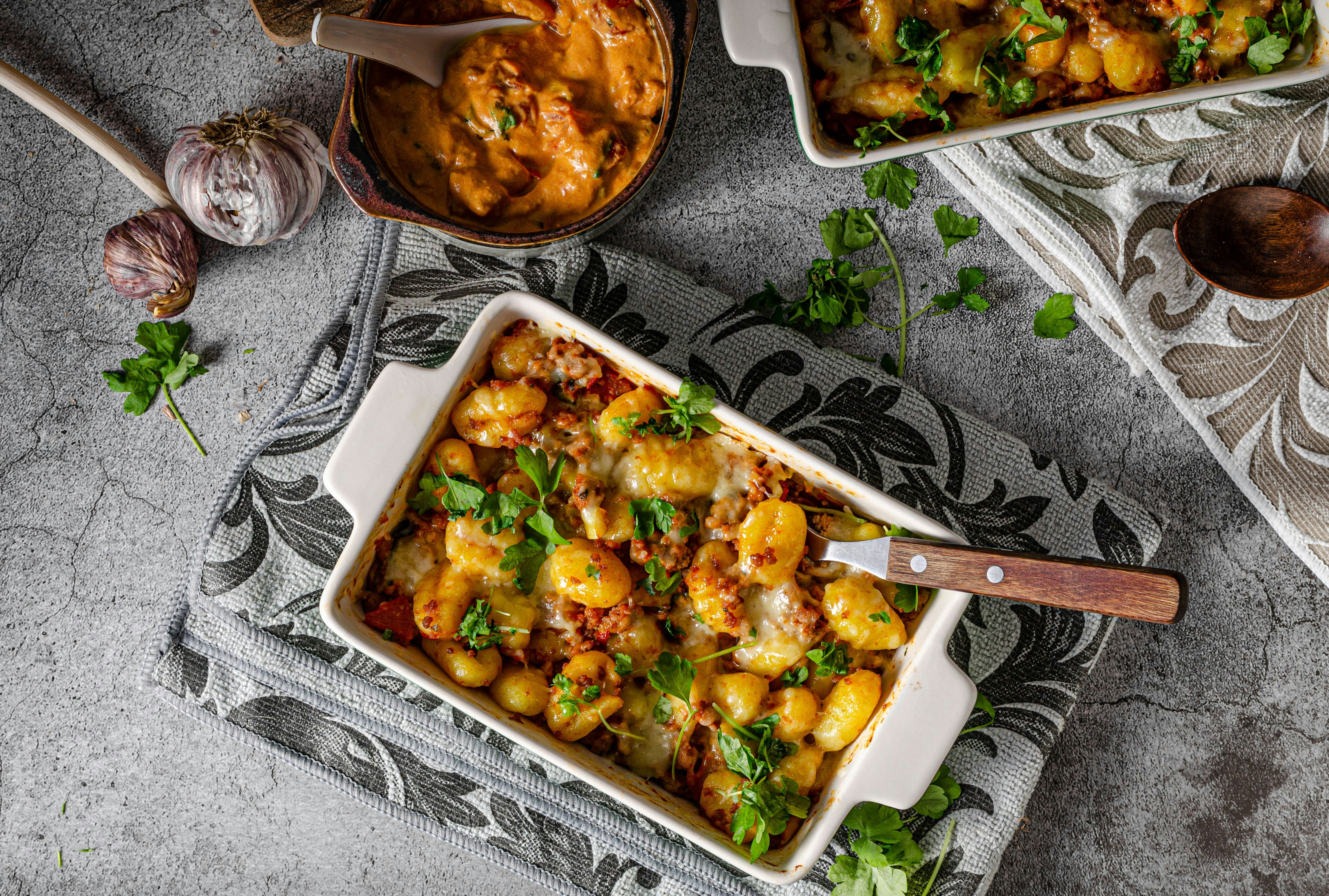 Geniales Blitz-Gericht! Rezept für Auflauf mit Gnocchi und Hackfleisch ...