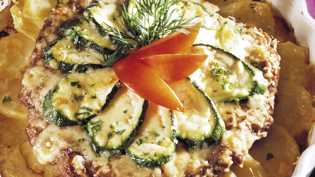 Ein leckerer Zucchini-Kartoffel-Auflauf schmeckt, ist einfach gemacht und superlecker.