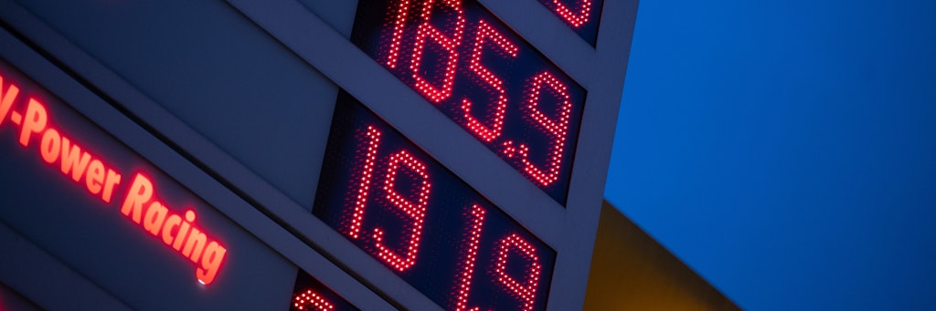Horror-Preise für Diesel und Benzin an einer Tankstelle: Nach dem russischen Militärangriff auf die Ukraine könnten auch die Energie- und Kraftstoffpreise weiter steigen.
