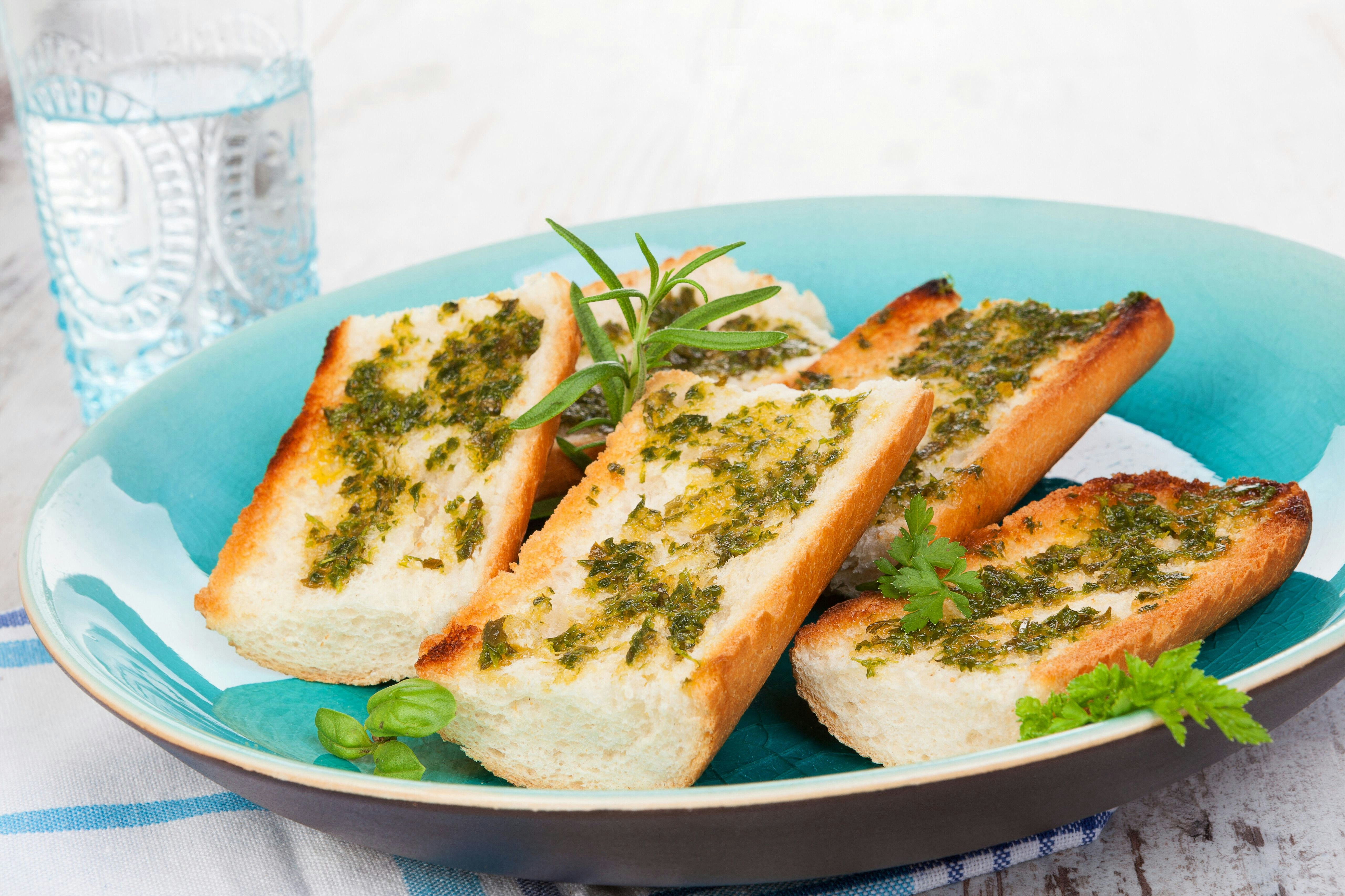 Köstliches Knoblauchbaguette selbst machen: DIESES einfache Rezept ...