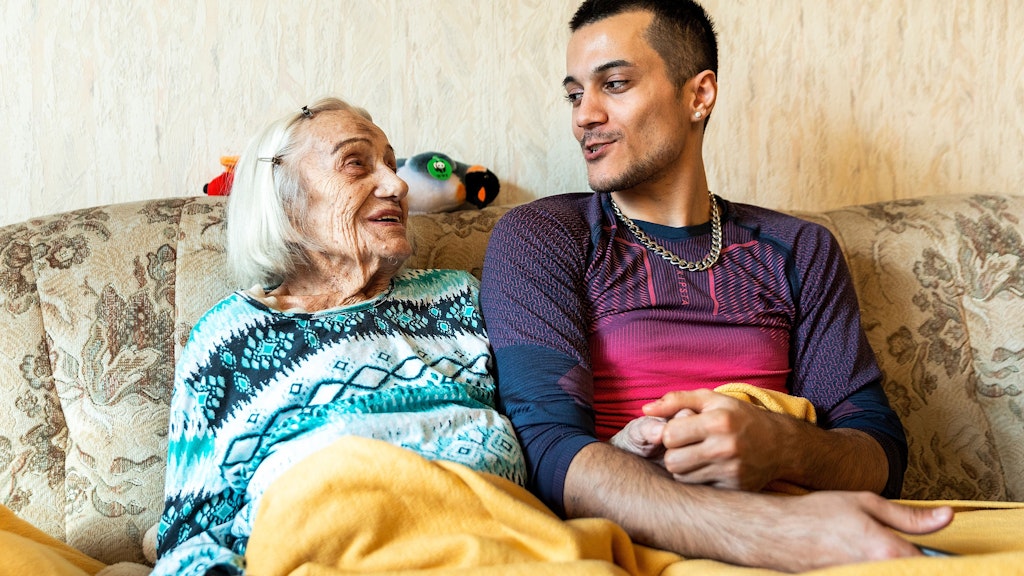 Ein Herz und eine Seele: Agnes Jeschke (l) und Amir Farahani (r) sind Berlins ungewöhnlichste WG.