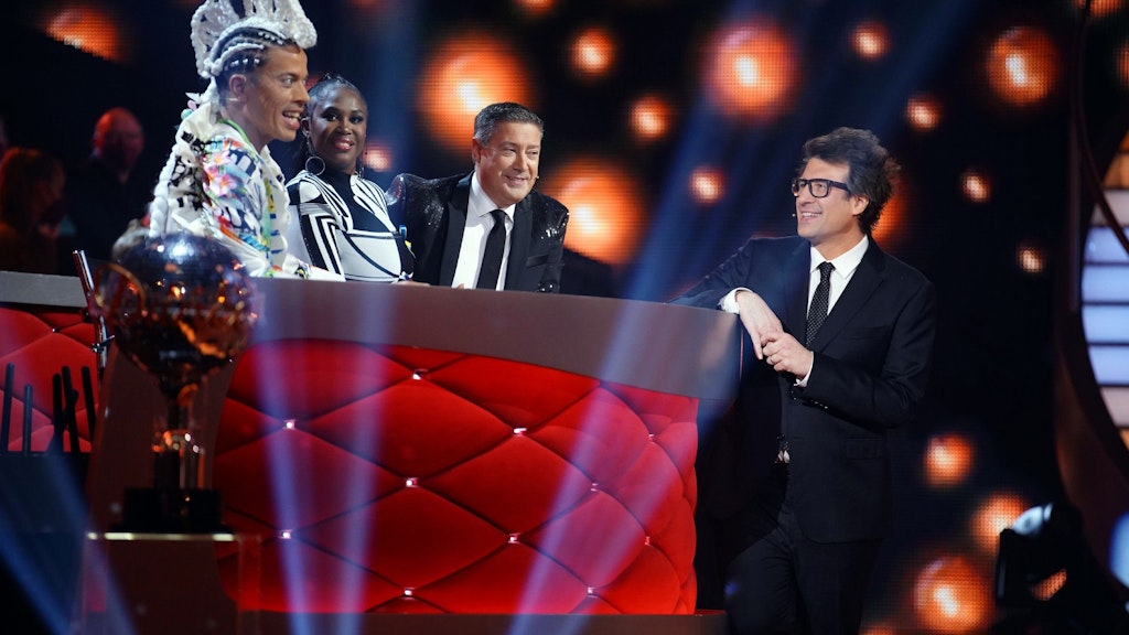 Die „Let's Dance“-Jury um den genesenen Joachim Llambi (2.v.r.) hatte nicht nur nette Worte für Amira Pocher übrig.