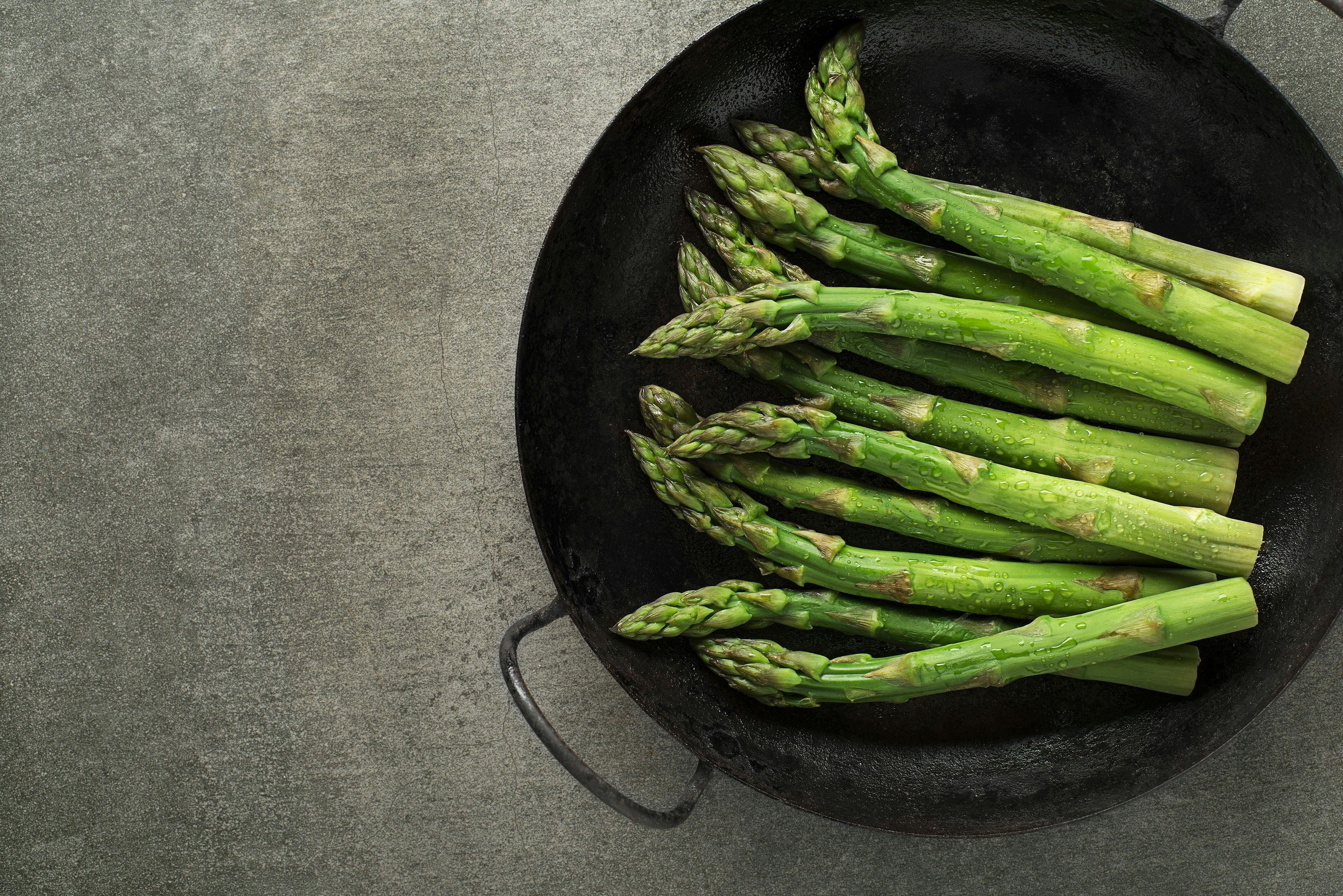 Grüner Spargel mit Käse überbacken: DIESES leckere 30-Minuten-Gericht ...