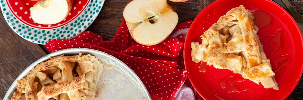 Dieser Apfelkuchen ist einfach köstlich - und mit dem einfachen Rezept superschnell zubereitet.