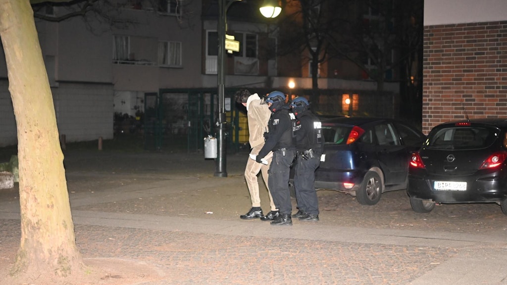 In Kreuzberg und Gesundbrunnen wurden insgesamt fünf Männer festgenommen.