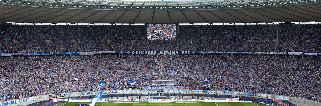 Endlich wieder ausverkaufte Hütte: Hertha darf im Derby gegen Union im April das Olympiastadion wieder vollmachen.