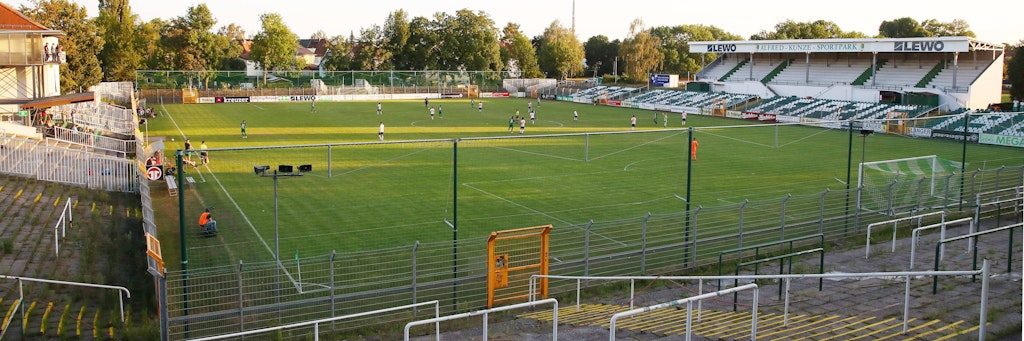 Der Gästeblock im Leipziger Alfred-Kunze-Sportpark soll bei Dynamos Gastspiel bei Chemie nach dem Willen der BFC-Bosse leer bleiben.