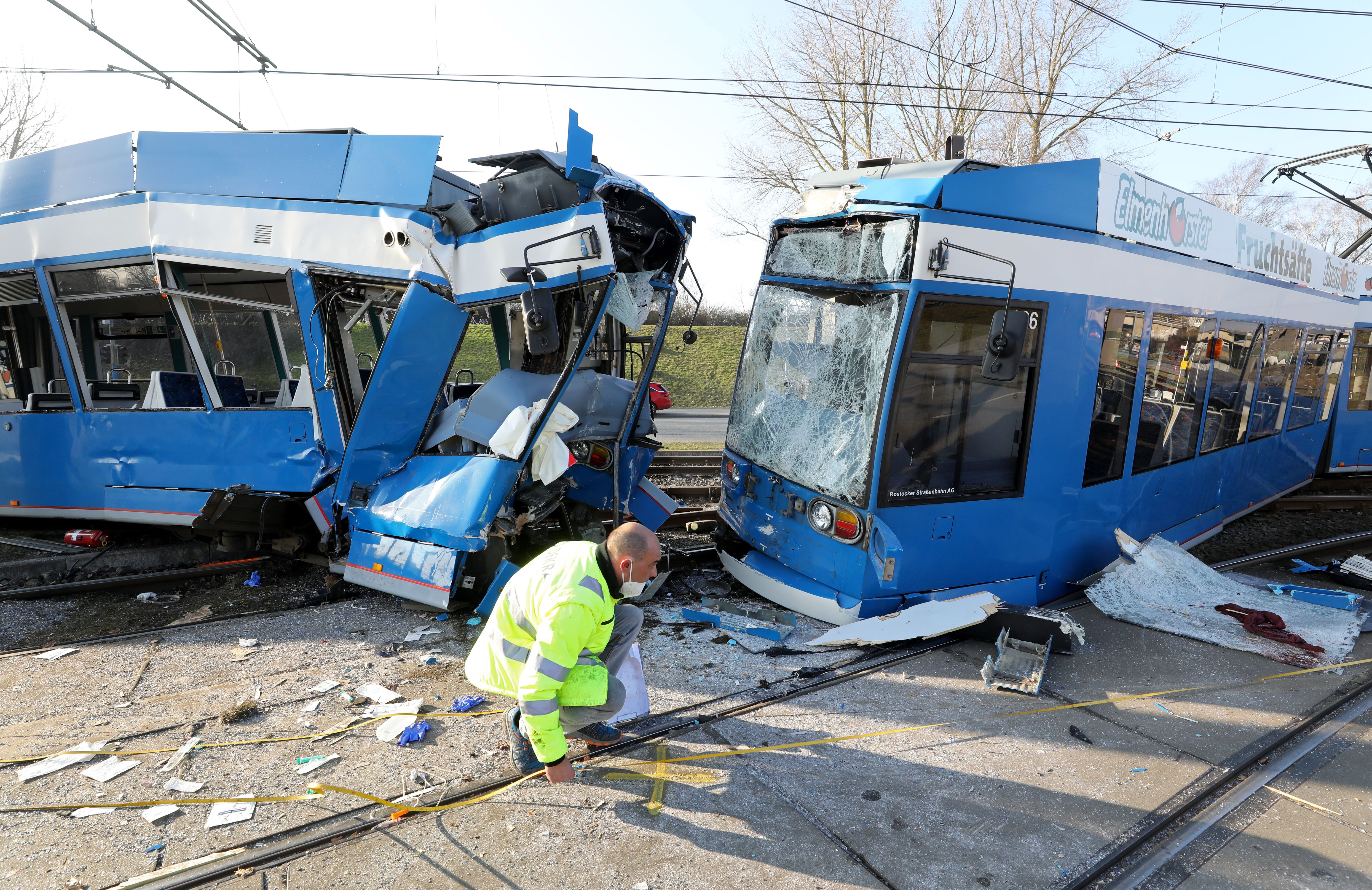 Horror-Unfall Von Zwei Straßenbahnen: 26 Verletzte, Drei Schweben In ...