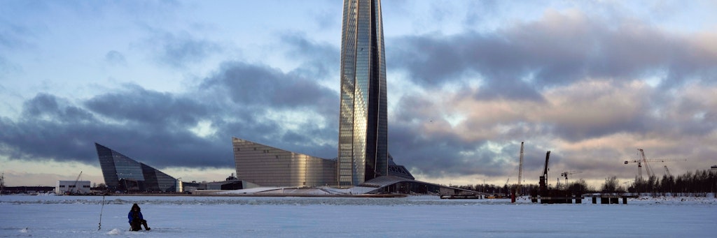 Dieser Wolkenkratzer im russischen St. Petersburg gehört dem russischen Gas-Monopolisten Gazprom, der von massiven Sanktionen betroffen ist. Reisen nach Russland fallen wohl auf längere Zeit aus.