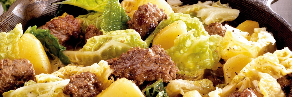 This delicious sauerkraut with potatoes tastes good for the whole family and is the perfect dinner.
