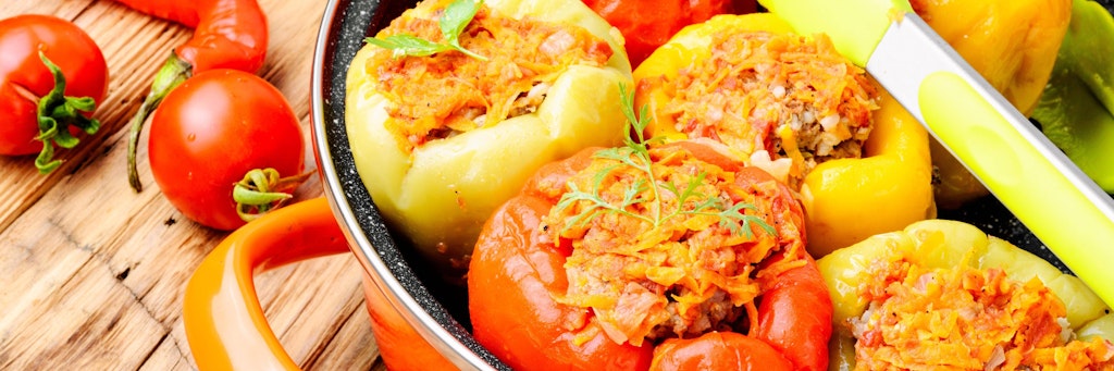 Gefüllte Paprikaschoten sind schnell gemacht und schmecken der ganzen Familie. Das Rezept kann beliebig angepasst werden.