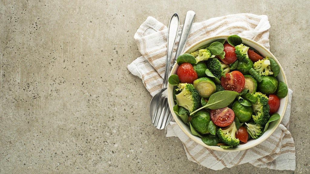 Rosenkohl schmeckt auch im Salat.
