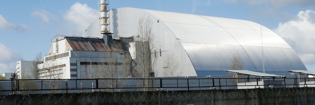 Dieser Schutzbau bedeckt den vor 36 Jahren explodierten Reaktor im Kernkraftwerk Tschernobyl.