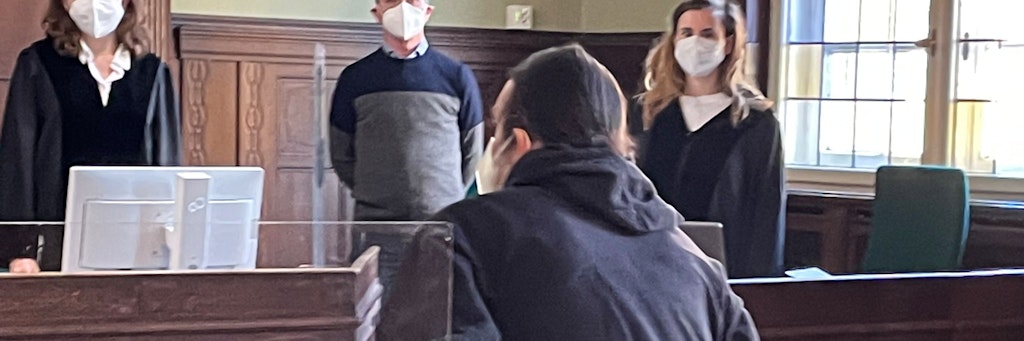Der angeklagte Messer-Mann stand am Donnerstag in Berlin vor Gericht.