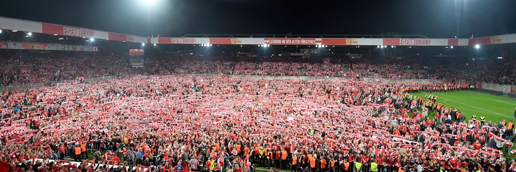 27. Mai 2019: Union ist nach einem 0:0 gegen Stuttgart in der Bundesliga. Die Fans feiern auf dem Rasen. Das nächste Fußballmärchen ist jetzt ganz nah.