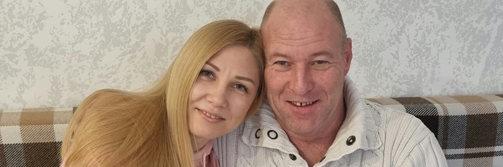 Glücklich halten Oksana und Gero Berndt ihr Baby Amy im Arm.