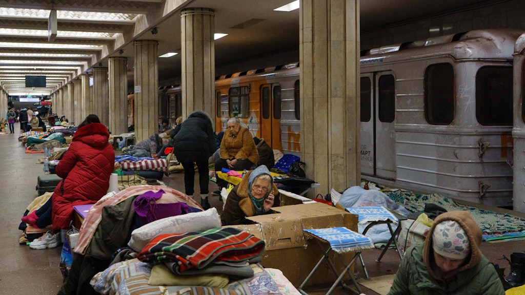 Im umkämpften Charkiw harren noch immer etliche Einwohner in U-Bahn-Stationen aus.