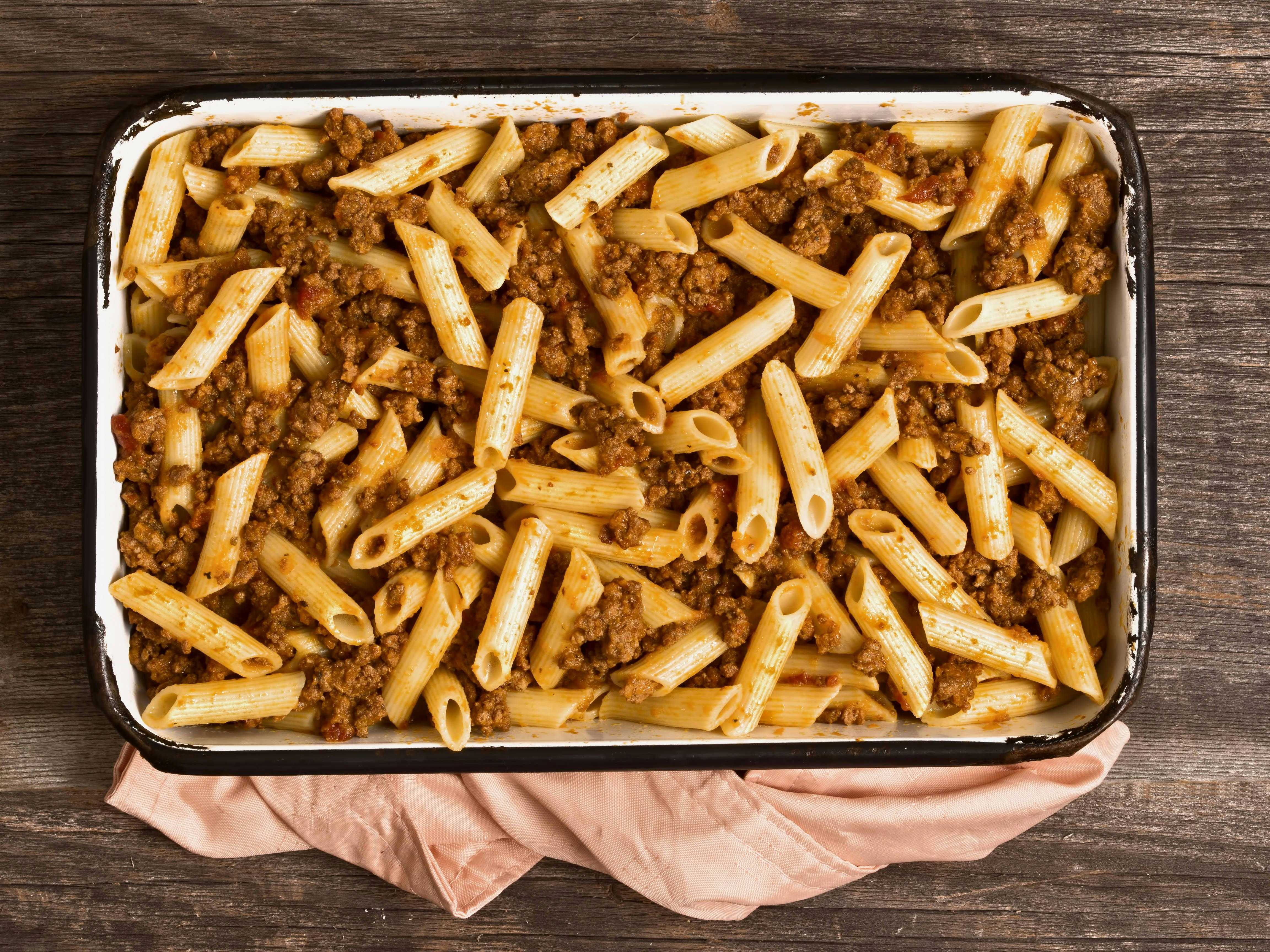 Geniales Rezept mit Nudeln: Auflauf mit Penne und Bolognese! Dieses ...