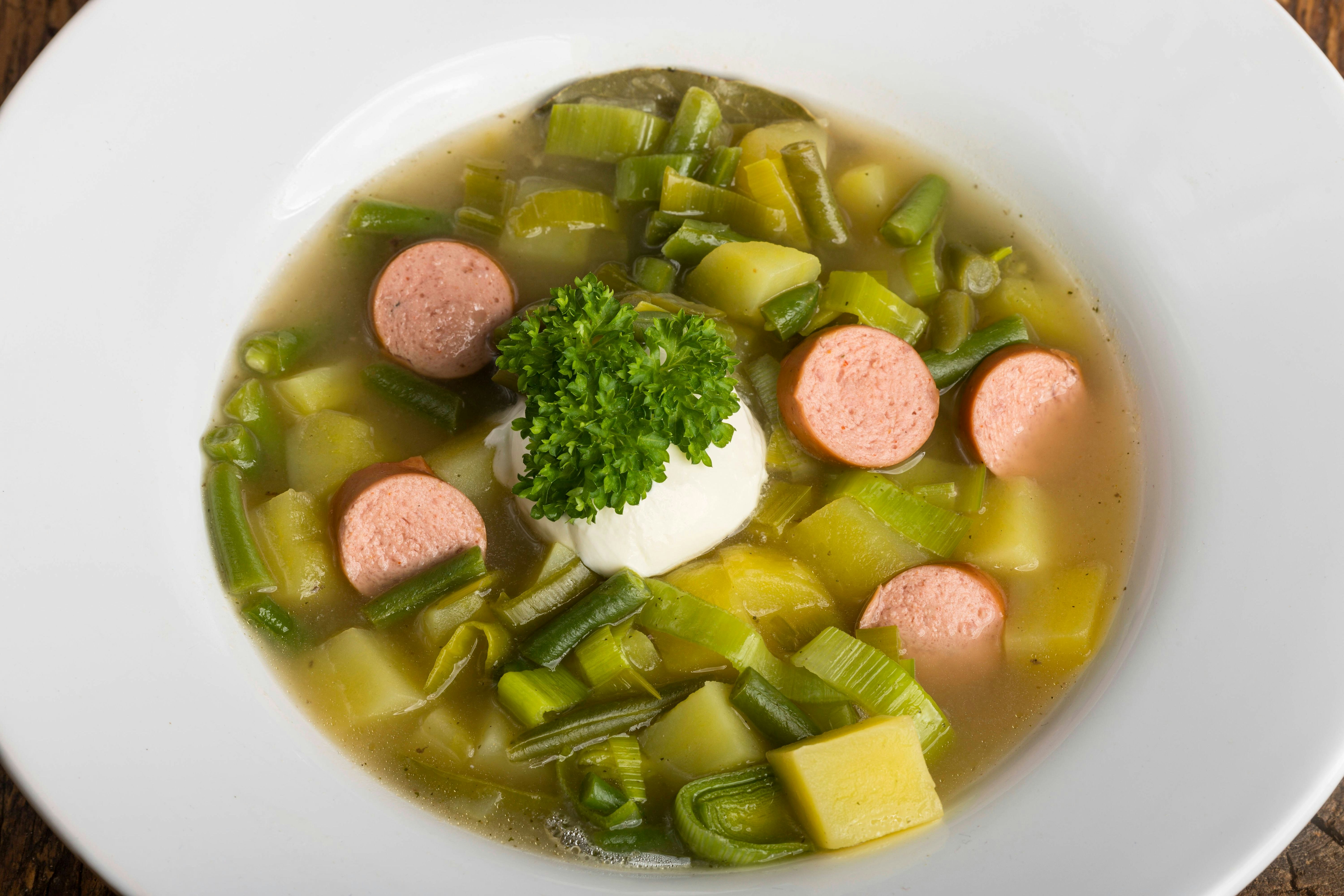 Geniales Rezept für deftige Suppe: Omas Eintopf mit Kartoffeln, Bohnen ...