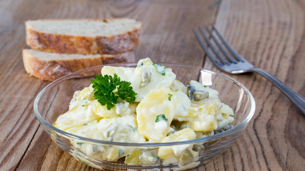 Bei unserem Kartoffelsalat-Rezept können Sie nach Geschmack Zutaten weglassen - oder hinzufügen.