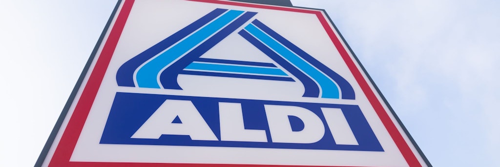 Aldi und auch Lidl geben die höheren Kosten im Einkauf der Waren jetzt an die Kunden weiter.